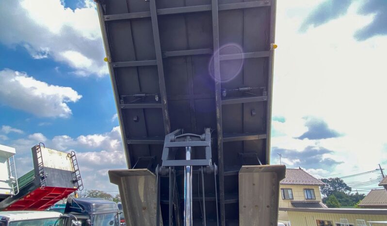 
								ISUZU Giga Dump Truck 2016 full									